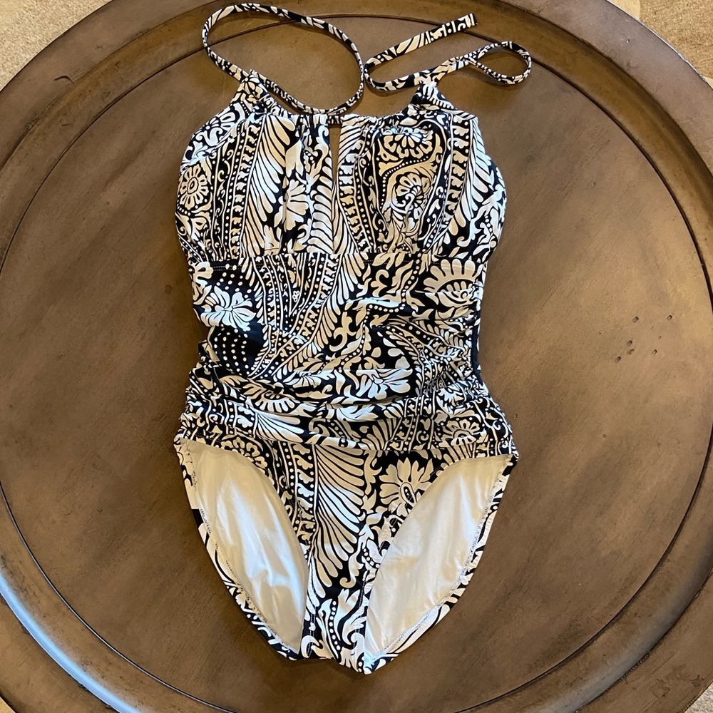 La Blanca Women’s High Neck Keyhole One Piece Swimsuit Size 6 NWOT